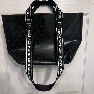 Michael Kors Black Tote Bag Sleek Modern Design